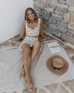Lola Weippert feet photo thumbnail