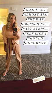 Sarah Michelle Gellar feet photo thumbnail