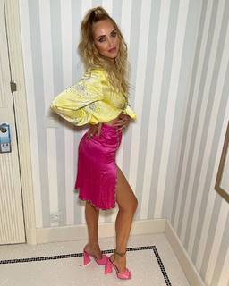 Chiara Ferragni feet photo thumbnail