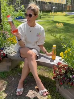 Tania Cagnotto feet photo thumbnail