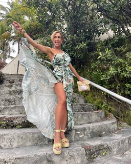 Lili Estefan feet photo thumbnail