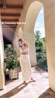 Erin Lim feet photo thumbnail