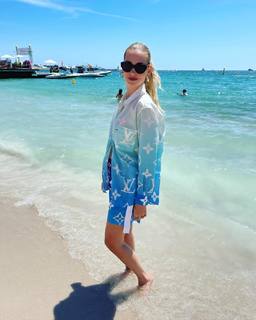 Chiara Ferragni feet photo thumbnail