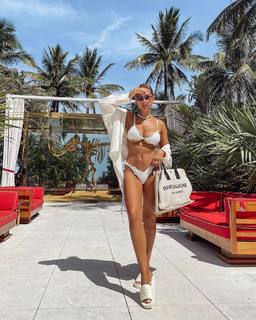 Kara Del Toro feet photo thumbnail