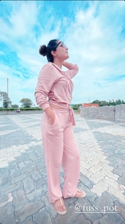 Hina Khan feet photo thumbnail