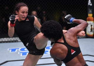 Michelle Waterson feet photo thumbnail