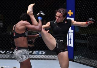 Michelle Waterson feet photo thumbnail