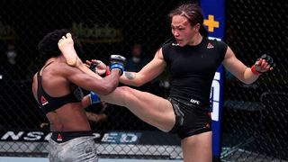 Michelle Waterson feet photo thumbnail