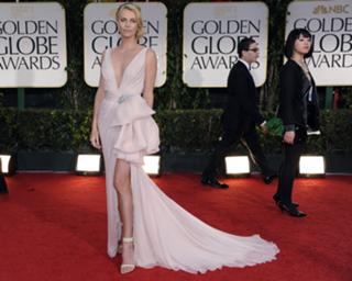 Charlize Theron feet photo thumbnail