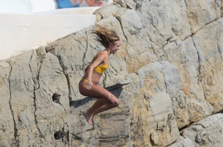 Kimberley Garner feet photo thumbnail