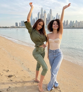 Nabilla Benattia feet photo thumbnail