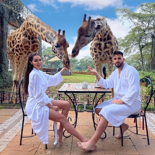 Nabilla Benattia feet photo thumbnail