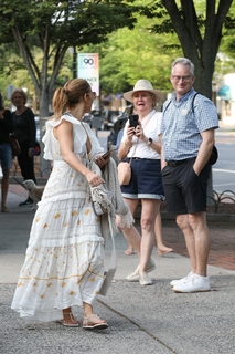 Jennifer Lopez feet photo thumbnail