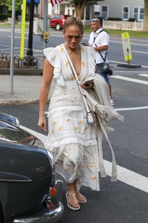 Jennifer Lopez feet photo thumbnail