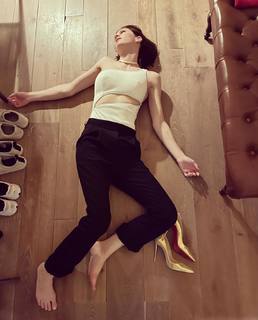 Alexandra Daddario feet photo thumbnail