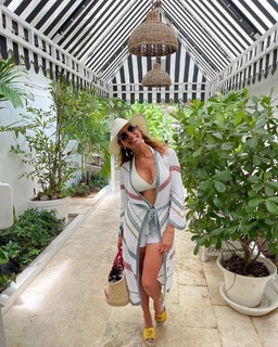 Lili Estefan feet photo thumbnail