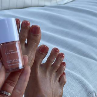 Jessica Alba feet photo thumbnail
