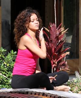 Rihanna feet photo thumbnail