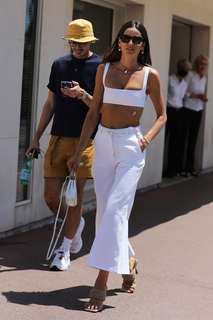Izabel Goulart feet photo thumbnail