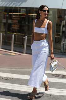 Izabel Goulart feet photo thumbnail
