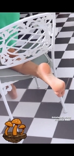 Veronica Maya feet photo thumbnail