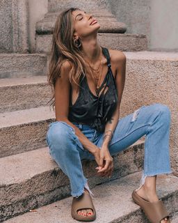 Cristina Buccino feet photo thumbnail