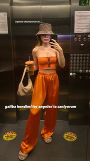 Duygu Özaslan feet photo thumbnail