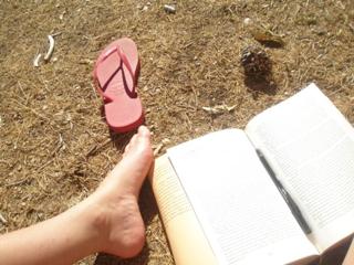 Dulce María feet photo thumbnail