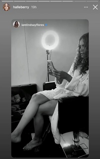 Halle Berry feet photo thumbnail
