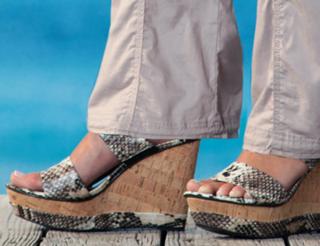 Paige Butcher feet photo thumbnail