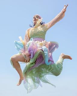 Halsey feet photo thumbnail