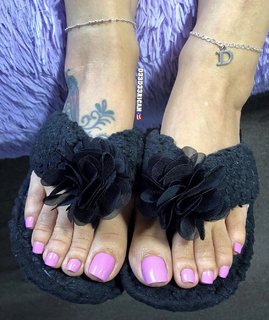 Deedee Rican feet photo thumbnail