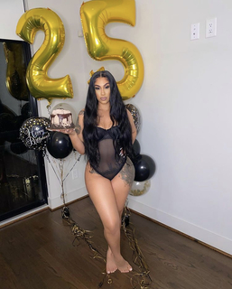 Queen Naija feet photo thumbnail