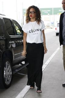 Rihanna feet photo thumbnail