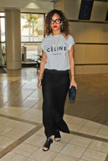 Rihanna feet photo thumbnail