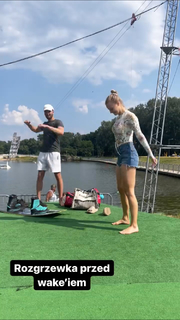 Karolina Pisarek feet photo thumbnail
