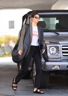Kendall Jenner feet photo thumbnail