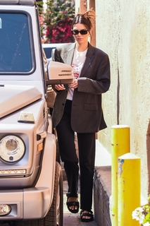 Kendall Jenner feet photo thumbnail