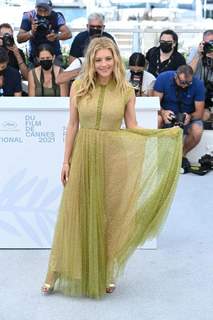Katheryn Winnick feet photo thumbnail