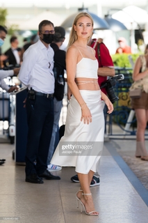 Kimberley Garner feet photo thumbnail