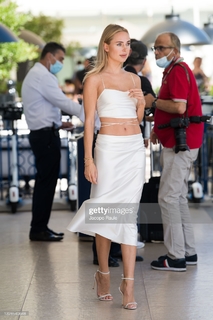 Kimberley Garner feet photo thumbnail