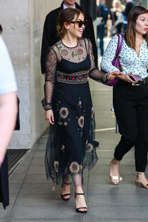 Emilia Clarke feet photo thumbnail