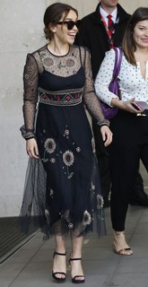 Emilia Clarke feet photo thumbnail