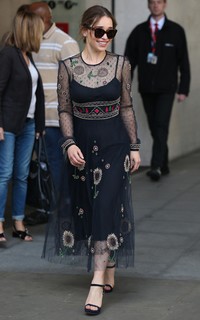 Emilia Clarke feet photo thumbnail