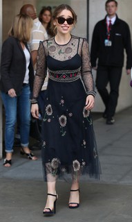 Emilia Clarke feet photo thumbnail