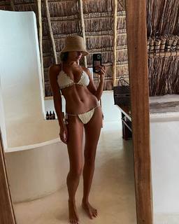 Olivia Culpo feet photo thumbnail