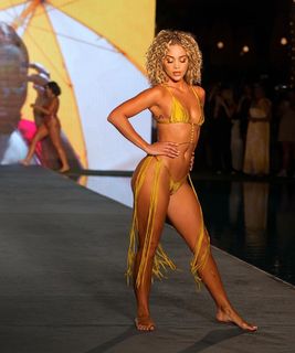 Jasmine Sanders feet photo thumbnail