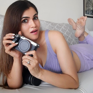 Poonam Yadav feet photo thumbnail