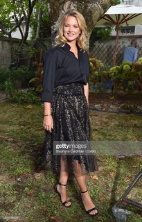 Virginie Efira feet photo thumbnail