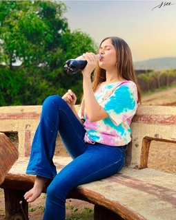 Jannat Zubair Rahmani feet photo thumbnail